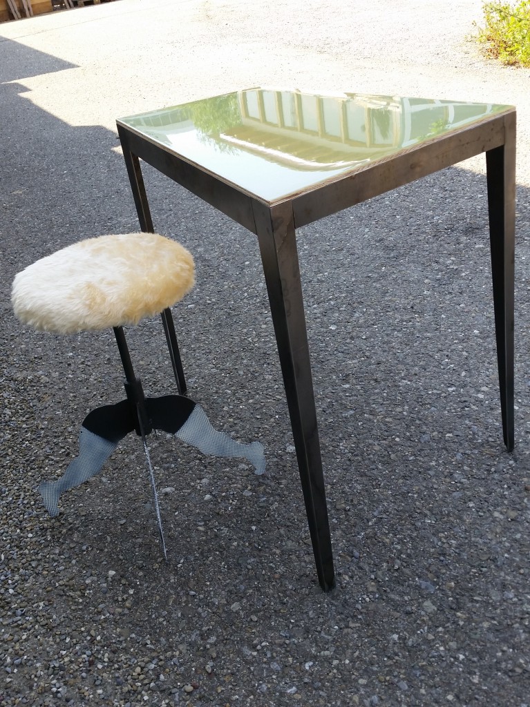 Tisch, neu; adrianhumbel.ch mit Leftover Furnitures Preis auf Anfrage