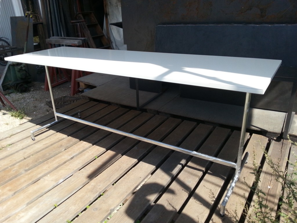 Gartentisch Auf Wunsch, 2m mal 60cm Stahl, verzinkt. Tischblatt gespritzt