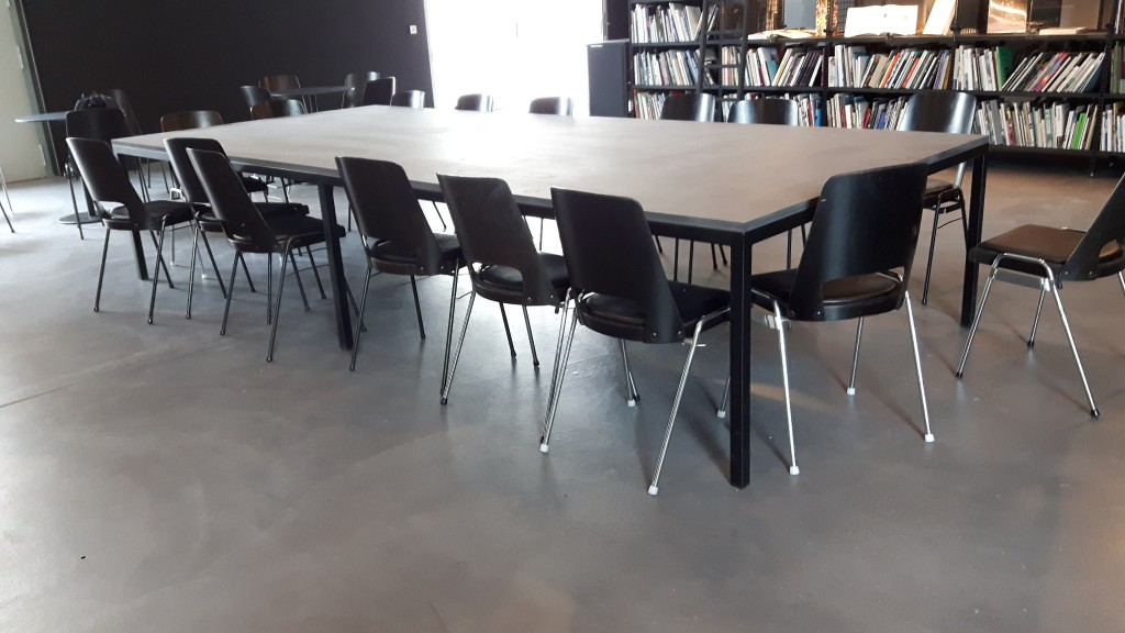 Konferenztisch für Luma Stiftung Zürich Stahl, lackiert, MDF Holz, 3.80m * 1.60m, 