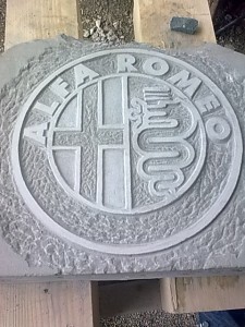 Alfa Romeo Logo in Stein